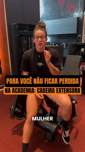 Bruna Costa e Flávia Bombo | Emagrecimento Feminino on Instagram: "Como ajustar o extensor e otimizar seu treino de pernas! 🏋️‍♀️✨" Ajustar corretamente a máquina de extensor de pernas pode fazer toda a diferença para garantir o máximo de resultados! 💪 Além de proteger seus joelhos, isso ajuda a ativar os músculos da maneira certa, potencializando o fortalecimento e a definição das pernas. Esse é um dos exercícios que mais contribuem para o stress muscular e o aumento do gasto metabólico, comb