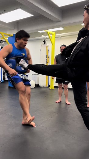 We are honored to have @Tawanchay @p.k.saenchaimuaythaigym visit our gym 🙏💙💛 #muaythai #muaythaifighter #onechampionship