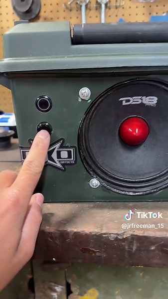 Lmk what ysll think about it and any improvements i could make#turtlebox #tortoisecube #ds18#pyle #freemanpowersports #diy #fyp @Cody The Car Audio Guy