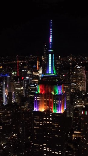 The Festive Owl | Official 🦉 | In honor of Bob Weir: the Empire State Building is glowing tonight in tribute to the Grateful Dead legend. 🥀 🎥 / @empirestatebldg | Instagram