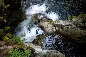 Cliff-jumpers plunge into Lynn Canyon despite safety warnings