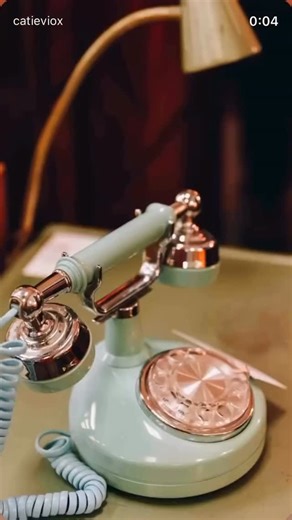 TJC [danielle krysa] on Instagram: "What in the mid-century goodness!?!? Well, it gets better… I’ve got 2 VIP tickets to the @20thcenturycincinnati (February 20th-22nd) …. and I’m GONNA GIVE THEM TO YOU!!! -2 VIP tickets to the Mid Mod Mixer - Friday evening 6PM-8:30PM - Complimentary alcoholic and nonalcoholic beverages + light bites - VIP Preview and shopping event - Includes full weekend pass to the show, including access to Java Preview This pair of VIP tickets to the 20th Century Show in Ci