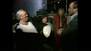 Happy Jubilee dem Vorläufer von Frozen und Ice Age 😇 anlässlich der Temperaturen haben wir mal wieder im Archiv gekramt und euch das legendäre Intro der Dröhnland-Tournee hochgeladen.. Øle Pinguin lässt grüßen 🥶🥶🥶 Peace & Love, euer Panikteam | Udo Lindenberg