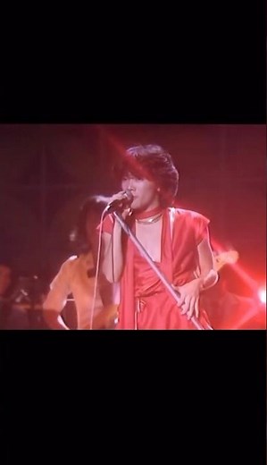 8時だョ！全員集合 ゲストのレイジーが「感じてナイト」を熱唱します。ロックの激しいリズムに熱い歌詞が乗りますね。