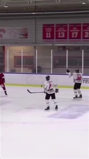 Marcus Eriksson första mål sedan återkomsten (HC Vita Hästen mot Grums IK i HockeyEttan) (#Shorts)