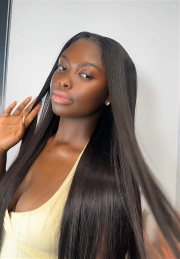 A middle part buss down will forever and always be a HITT 🔥 •3 bundles of 30inch used to achieve this look Abfriedacollection is coming to Melbourne for a limited time only - February the 1st - February 14th💕don’t miss your chance to secure and reserve your luxury experience. MELBOURNE BOOKINGS NOW OPEN Link in bio to book #explorepage #fyp #melbournewigstylist #melbournewiginstall