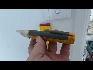 Fluke 1AC II VoltAlert Non Contact Voltage Tester, Reliable, Pocket-Sized Non-Contact Voltage Tester