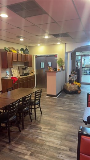 Kids loving ii brothers pizza #iibrotherspizza #herewego #fyp #bestpizza #foryourepage