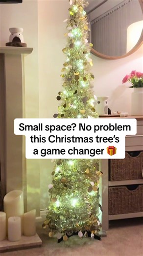 🎄✨ I’m not wrestling with a Christmas tree this year — this foldable LED Christmas tree pops up in seconds and looks so good! It’s pre-lit, has built-in LED lights with a timer and adjustable flashing modes, and folds flat for easy storage. Perfect for small spaces, apartments, or if you’re just over the annual pine needle situation 😂 It’s designed for indoor or outdoor use, so you can light up your lounge, hallway, or doorstep. Currently 36% off at £20.79 (price at time of posting) — but it’s
