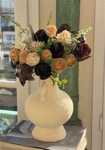 Repurposing what would have become waste. Don’t take shells right away from the beach, repurpose them or use fake ones instead 🤍