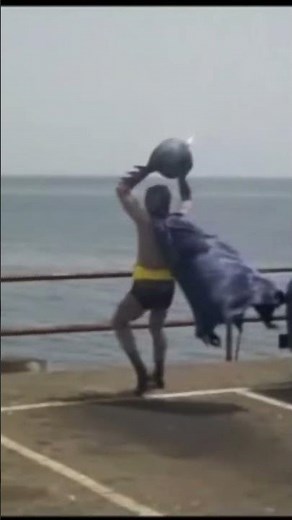 BATMAN 66: "Some days you just can't get rid of a bomb"