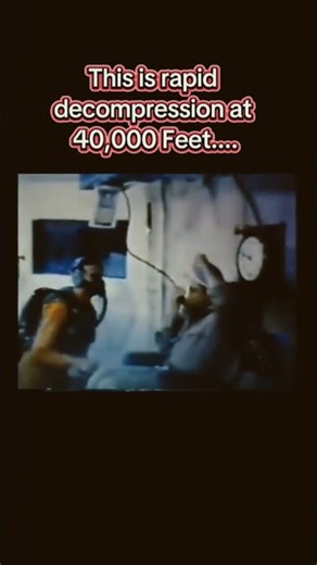 This is rapid decompression at 40,000 feet....#aviation #horrorstory #historyfacts