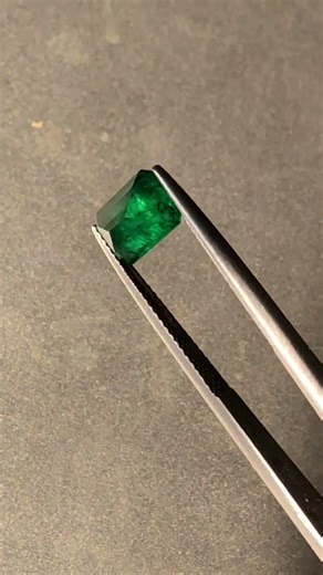 💎 1.96 Ct Natural Green Emerald – Pakistan | Octagon Cut Loose Gem | Earth-Mined