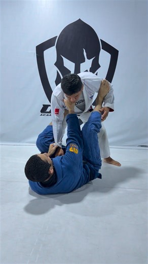 Gustavo Carpio on Instagram: "Spider Shallow Lasso Set Up to the Back #moyabrand #carpiojiujitsu #bjj #longbeach #jiujitsu"