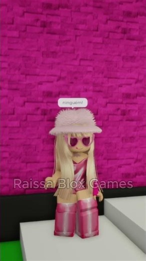 Barbie VS Frozen - Quem venceu? (@RaissaBloxGames) #roblox #brookhaven #trend
