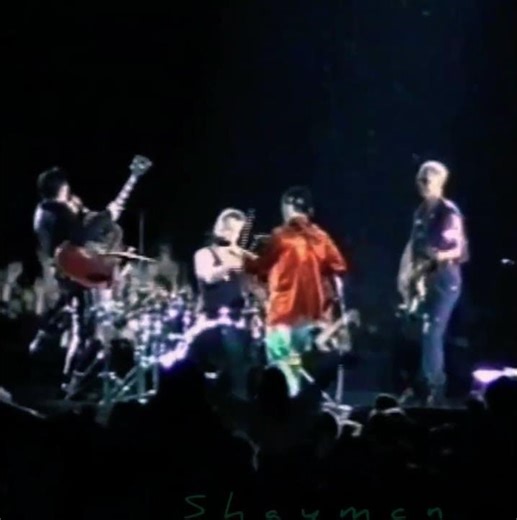 U2 (Larry Sings) Dancing Queen London 1993