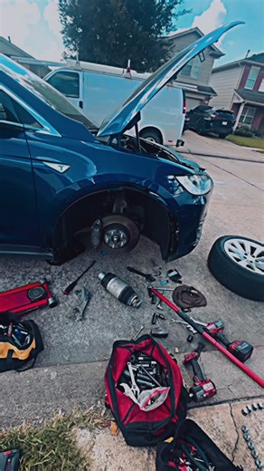 Air Strut Replacement Tesla Model X ✅ | Klutch Motors