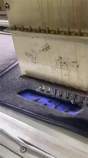 🔥 De laatste voor vandaag… 🔥 Golf 4 MK4 VR6 in de maak 👀 Pure klassieker, pure vibes. Ook de legends krijgen bij ons het maatwerk dat ze verdienen. Werk afmaken, lampen uit… en dan lekker het warme bedje in 😴🔥 Morgen weer door. Respect voor de oldschool. 💪 #golf4 #mk4 #vr6 #viral #fyp