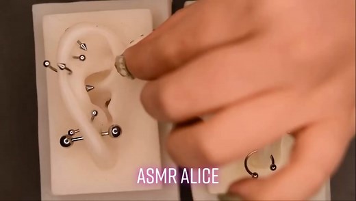 ピアスの音が癒やすASMR体験