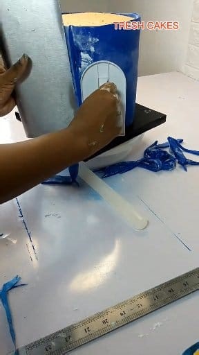 How to Cover Cake With Fondant Icing | TRESH CAKES