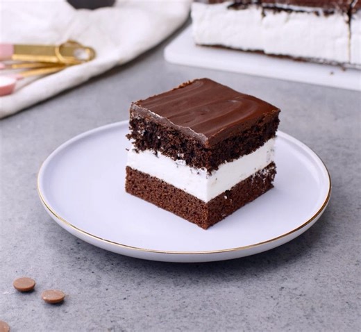 Simple Chocolate Milk Pudding Cake Squares