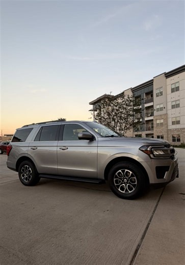Ceramic-coated this Ford Expedition for unmatched gloss and durability‼️ A cleaner look, a tougher surface, and protection that goes the distance💎 #FordExpedition #CeramicCoating #DetailingPro #PaintProtection #DeepGloss