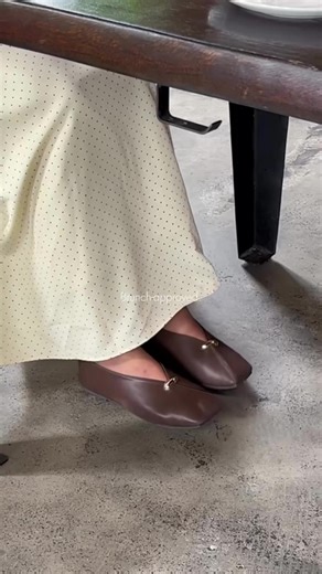 Slow brunch days, easy looks ☕️ Alpha series on @radetica 🤎 #ootdinspo #outfitideas #flatshoes #stylewithlomari