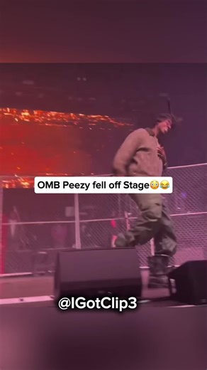 He did a front flip off stage😂😂#ombpeezy #rapper #funny #fyp | flip