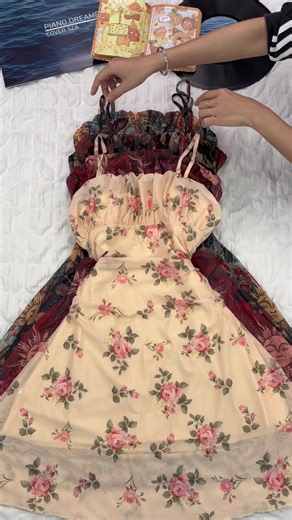 The pleated skirt swirled around, and all the fat on the belly disappeared.#pleateddress #minidress #flattering #tiktokshopspringglowup #spotlightfinds