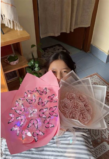 I’ve learned not to judge a book by its cover🤗🤗🤗. Even if her TikTok page isn’t professionally organized, her bouquets are absolutely perfect. She is such a talented and hardworking woman and mother. I can confidently say you won’t regret buying her bouquets and making your special one happy. She not only makes beautiful bouquets but also sells bouquet materials and themes. Go check out her page, message her, and order your favorite 💐 today 👉🏻👉🏻 Thank you so much for your beautiful and p