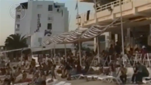 🌅 Café Del Mar, Ibiza – 1997. Sunset vibes eternal. From the archives of the Ibiza Institute comes this rare footage captured at Café del Mar in the summer of ’97, a time when the Balearic spirit was at its purest. On the decks that day? Bruno, a selector of dreams. His sunset sets became the soundtrack to countless golden evenings on the San Antonio shoreline. No phones, no filters, just music, magic and Mediterranean light. 🎶 Hit play. Close your eyes. Drift back to ’97. #CaféDelMar #Ibiza19