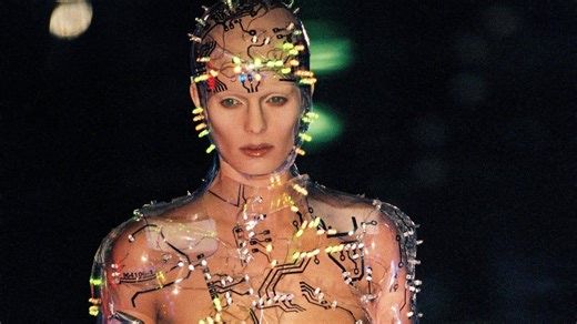 【秀场考古】Givenchy 1999 秋冬系列秀场