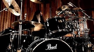 Video: GENE HOGLAN Demonstrates New Pearl Session Studio Classic Series Drum Kit