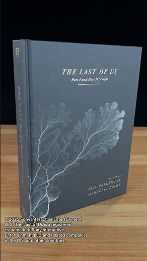 The Last of Us Part I & Part II Scripts - Dark Horse Comics
