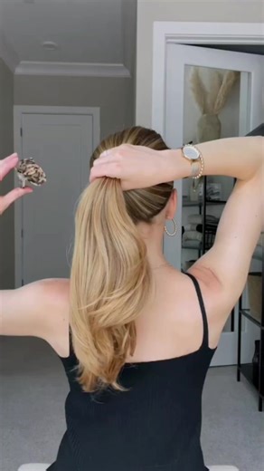 69K views · 558 reactions | The claw clip hack you need to try ‍♀️ #hair #hairtutorial #hairstyles #hairgoals #hairtutorials #hairtutorial #reelsfbシ #reelsvideo #reelsfb #reelsviral | Cam1 | Facebook