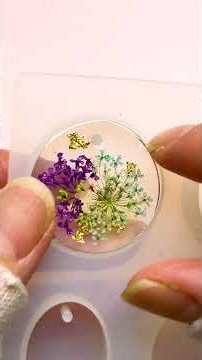 丸型モールドで押し花レジンキーホルダー作り🌸Making a Pressed Flower Resin Keychain with a Round Mold #ハンドメイド #手作り工作 #レジン