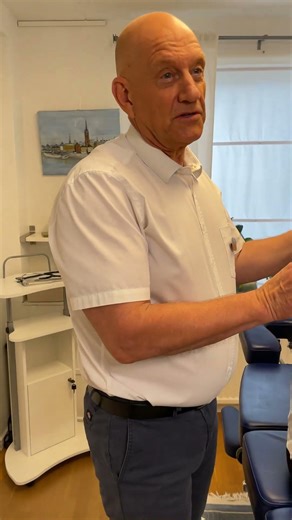 Seated Thoracic Adjustment for Neck Pain and Upper Back Stiffness Kiropraktor Stockholm