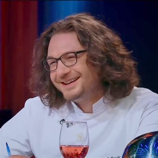 Bontea, Dumitrescu și Butoi Scârnățescu nu mai sunt obosiți și vor juriza show-ul Masterchef de la ProTV. Revin glumele de autobază. Bă, ej brozt? Bă, ej nebun? 😂😂😂😂 | Meniu.TV