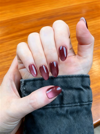 Free Cat Eye Fake Nails: Simple and Elegant Designs