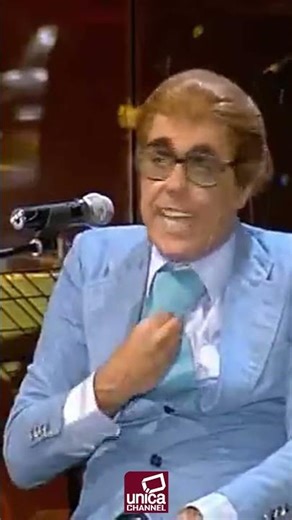 A Napoli persino i telepass hanno i panni stesi