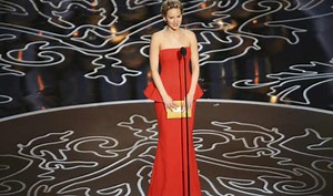 Jennifer Lawrence’s nude photo: FBI, Apple investigate iCloud hacking
