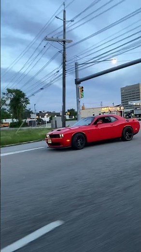 Dodge Challenger Hellcat Redeye Flyby