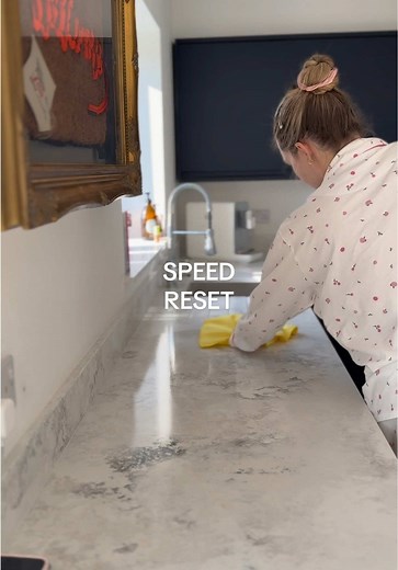 Speedy Cleaning: One Hour Full House Reset