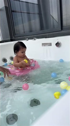 Jacuzzi time #happykids #jacuzzitub #baby #babygirl