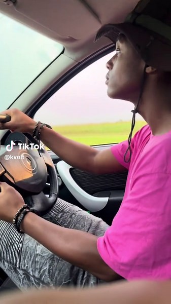 African Rock & Roll 🎸✅. Brains 🧠 on flight ✈️ mode #kvolt