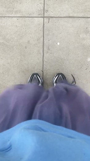 Angry winds and pants flapping in the wind. #feet #foot #footroll #walkingfoot #feeting