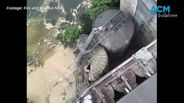 Manildra silos collapse on Thursday, October 17.