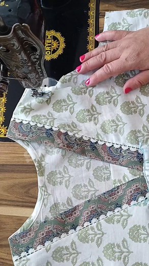 Designer neckline main back part ko join karne ka trika #video #viralreels #tricks #tips #viral #trending #designer #viralpost #viralvideo #stylefashion #viral #faishion #designer #shortviral | Sweet Stitches