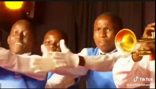 SenenDE Boys Choir Perform 'Sansa Ya Papier' Concert