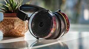 Planar Magnetic Headphones vs Dynamic Driver Headphones